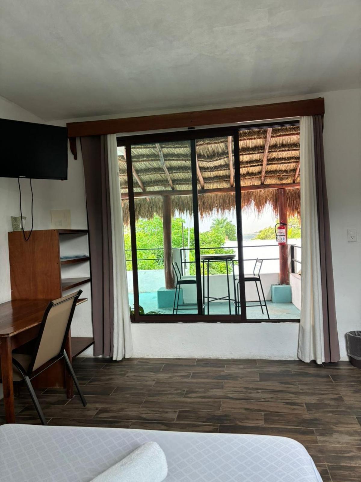 Hotel Miriam Bacalar Bagian luar foto